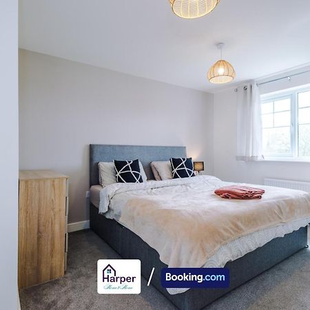 Prime Location 3 Storey By Harperletting Short Lets & Serviced Accommodation Chester With Driveway Long Or Short Stays Hough Green Экстерьер фото