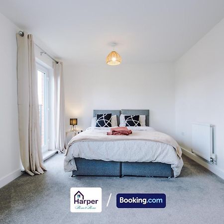 Prime Location 3 Storey By Harperletting Short Lets & Serviced Accommodation Chester With Driveway Long Or Short Stays Hough Green Экстерьер фото