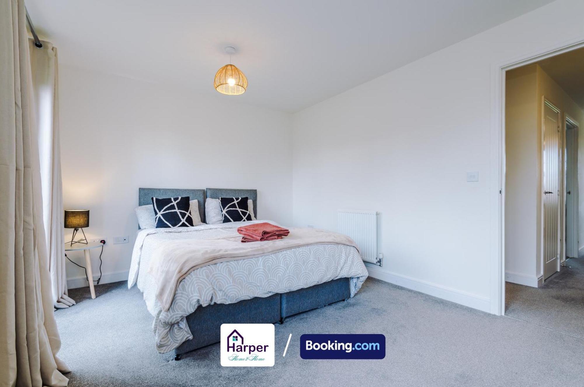 Prime Location 3 Storey By Harperletting Short Lets & Serviced Accommodation Chester With Driveway Long Or Short Stays Hough Green Экстерьер фото