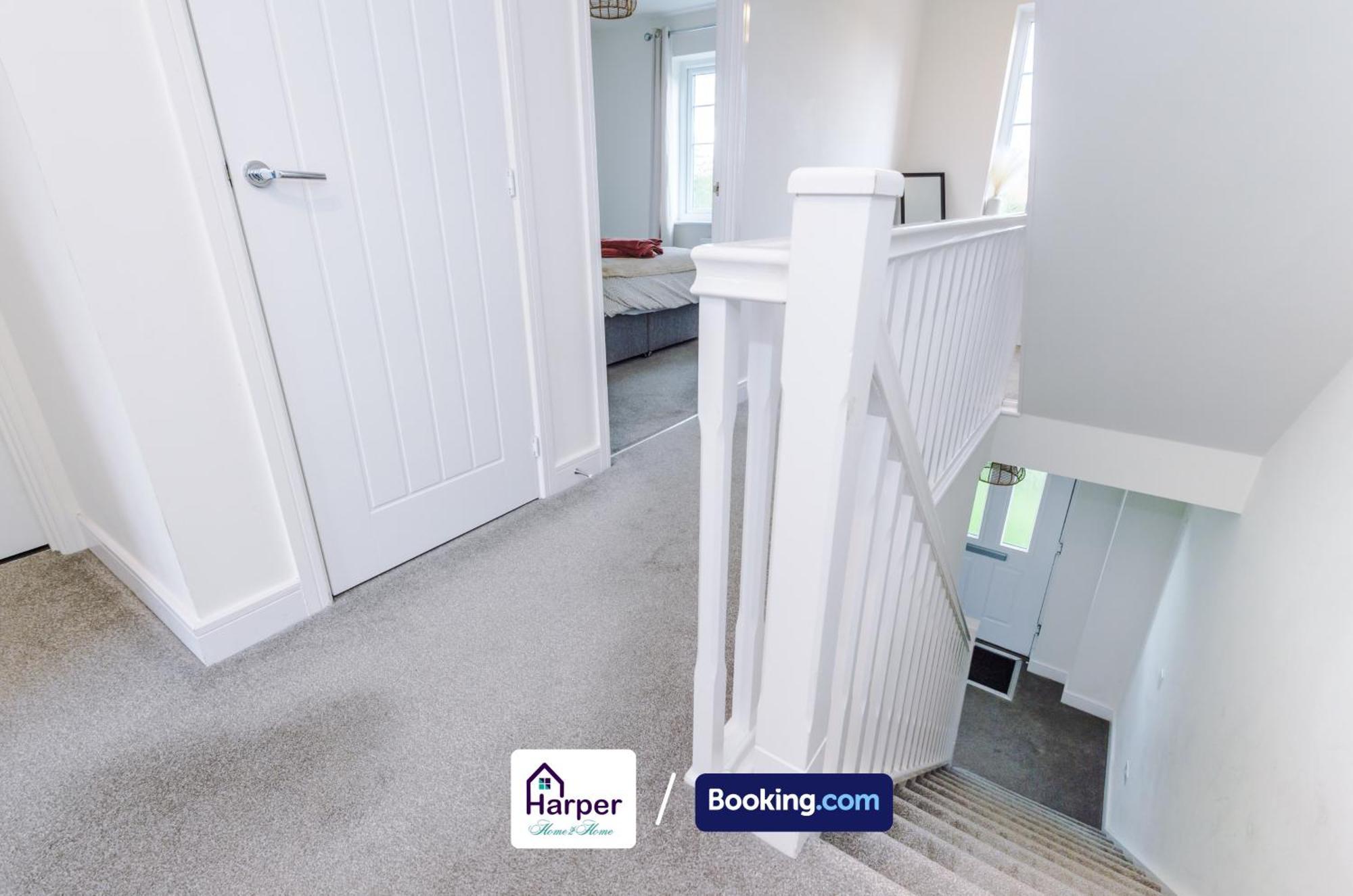 Prime Location 3 Storey By Harperletting Short Lets & Serviced Accommodation Chester With Driveway Long Or Short Stays Hough Green Экстерьер фото