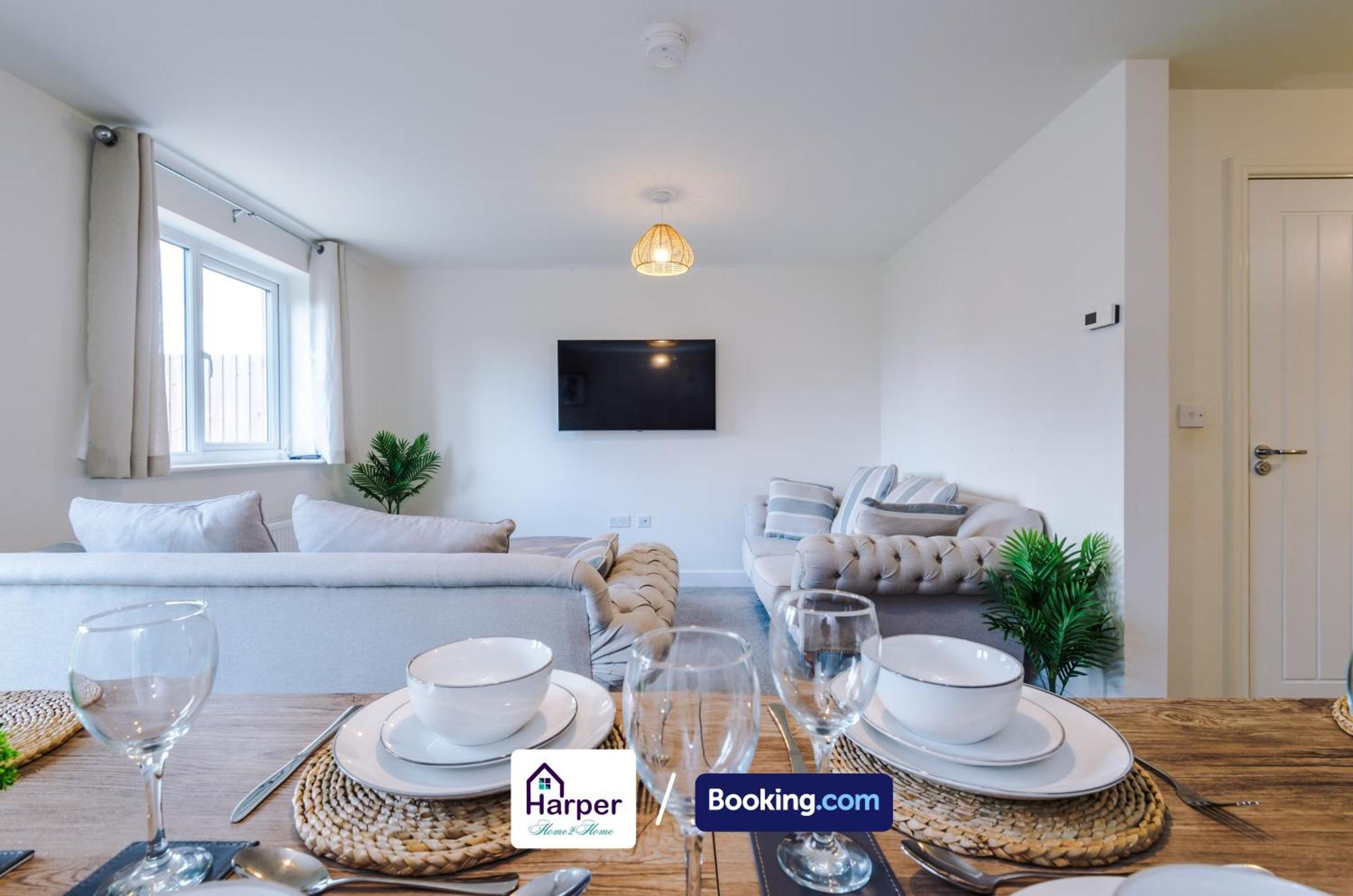Prime Location 3 Storey By Harperletting Short Lets & Serviced Accommodation Chester With Driveway Long Or Short Stays Hough Green Экстерьер фото