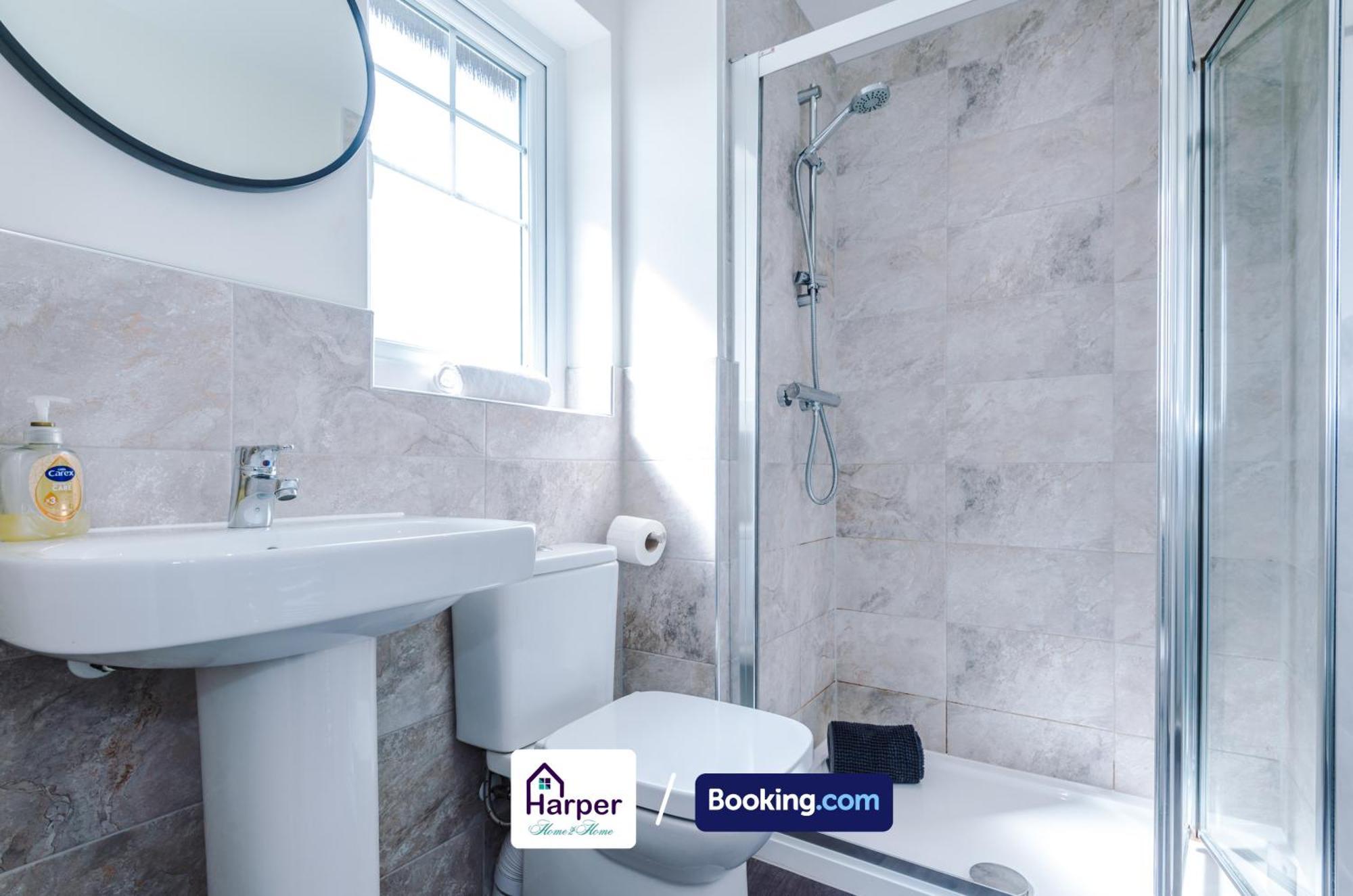 Prime Location 3 Storey By Harperletting Short Lets & Serviced Accommodation Chester With Driveway Long Or Short Stays Hough Green Экстерьер фото
