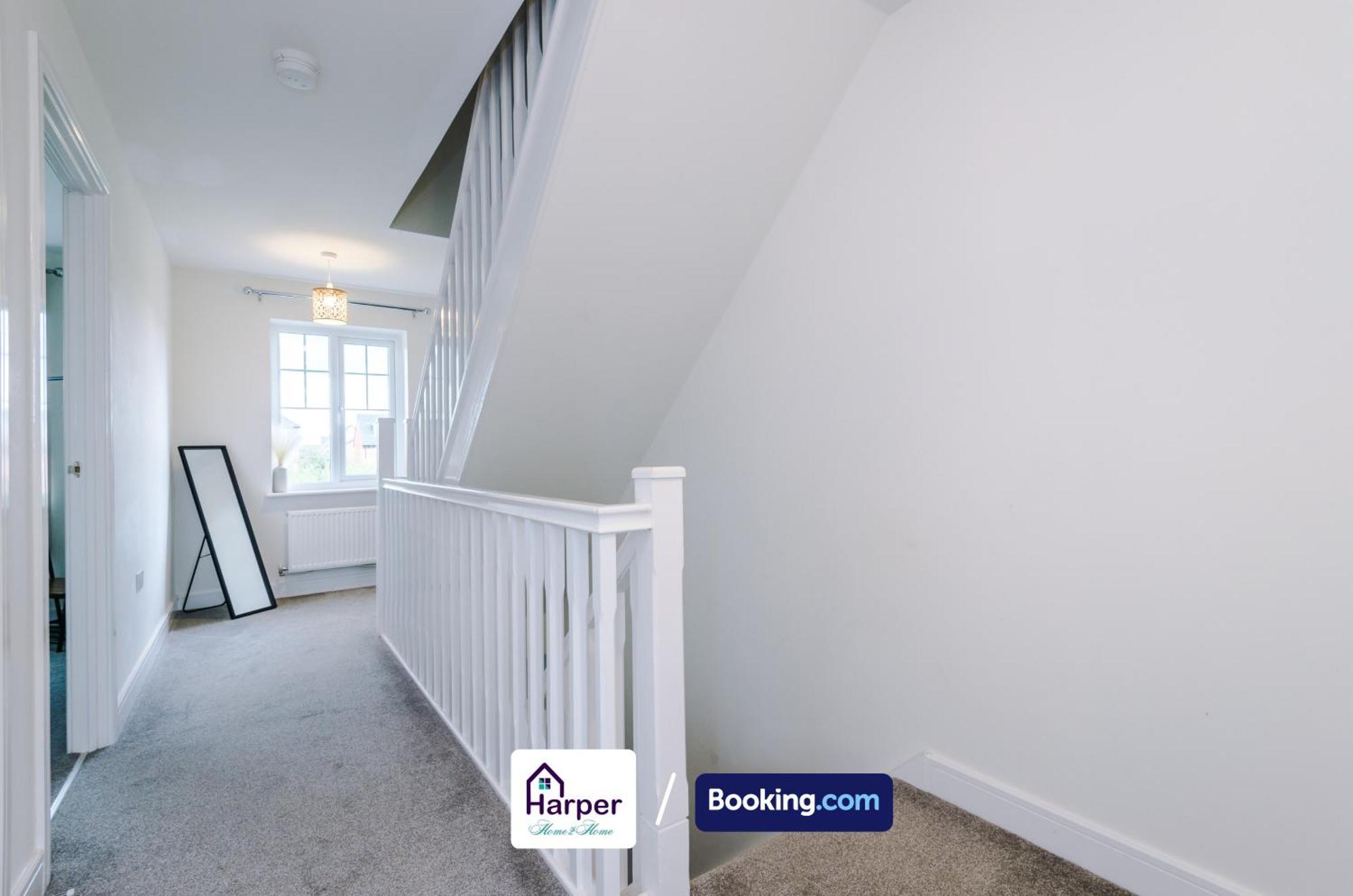 Prime Location 3 Storey By Harperletting Short Lets & Serviced Accommodation Chester With Driveway Long Or Short Stays Hough Green Экстерьер фото