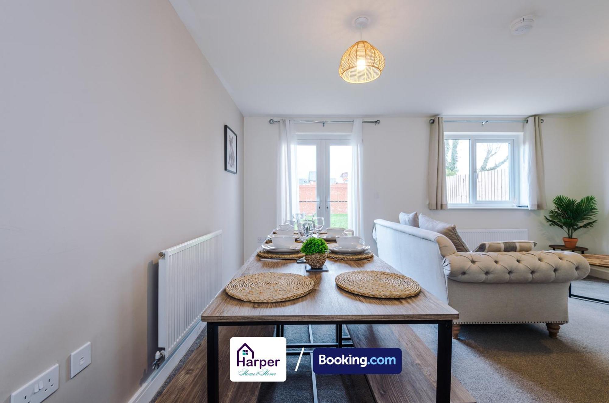 Prime Location 3 Storey By Harperletting Short Lets & Serviced Accommodation Chester With Driveway Long Or Short Stays Hough Green Экстерьер фото