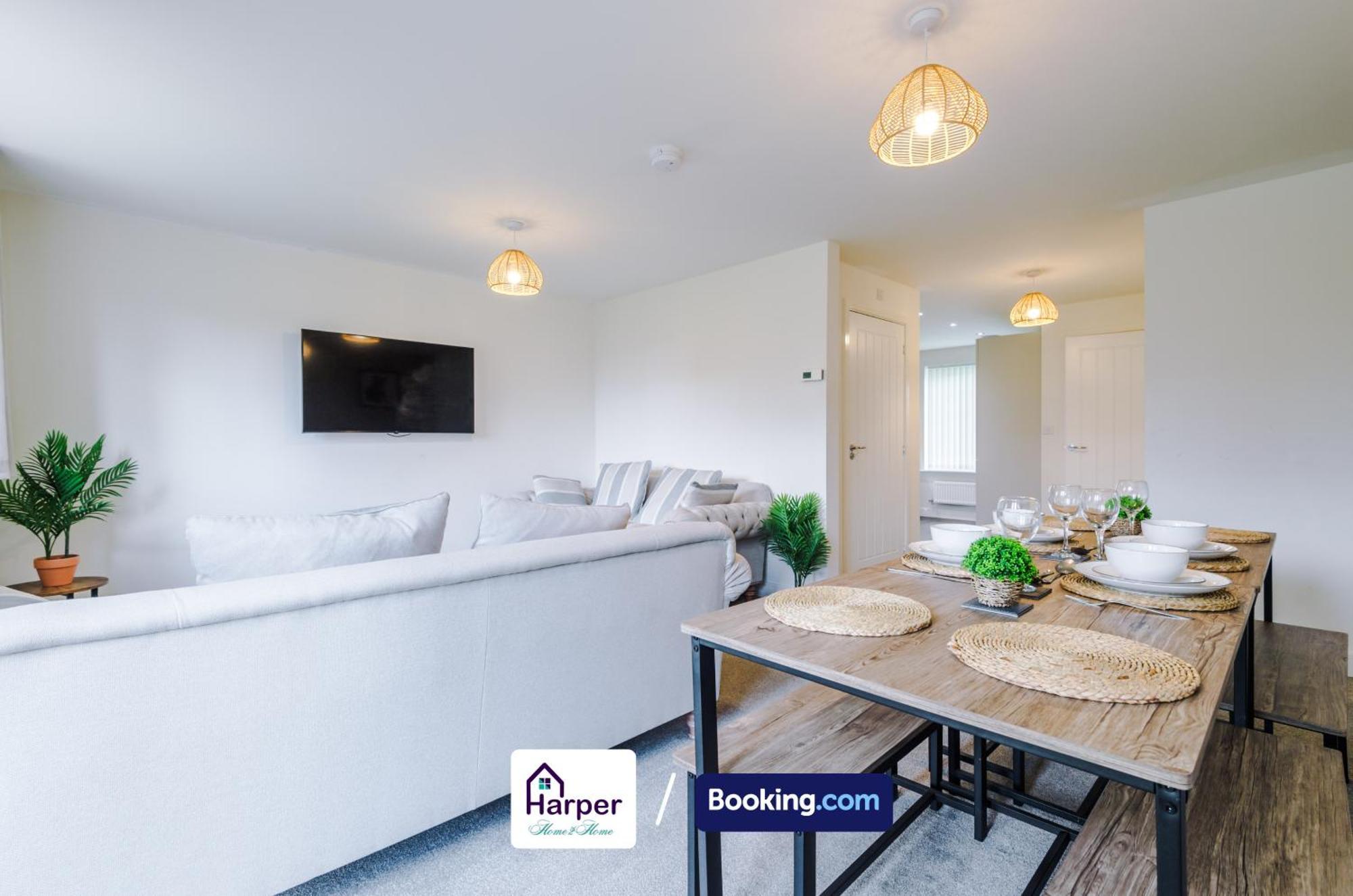 Prime Location 3 Storey By Harperletting Short Lets & Serviced Accommodation Chester With Driveway Long Or Short Stays Hough Green Экстерьер фото