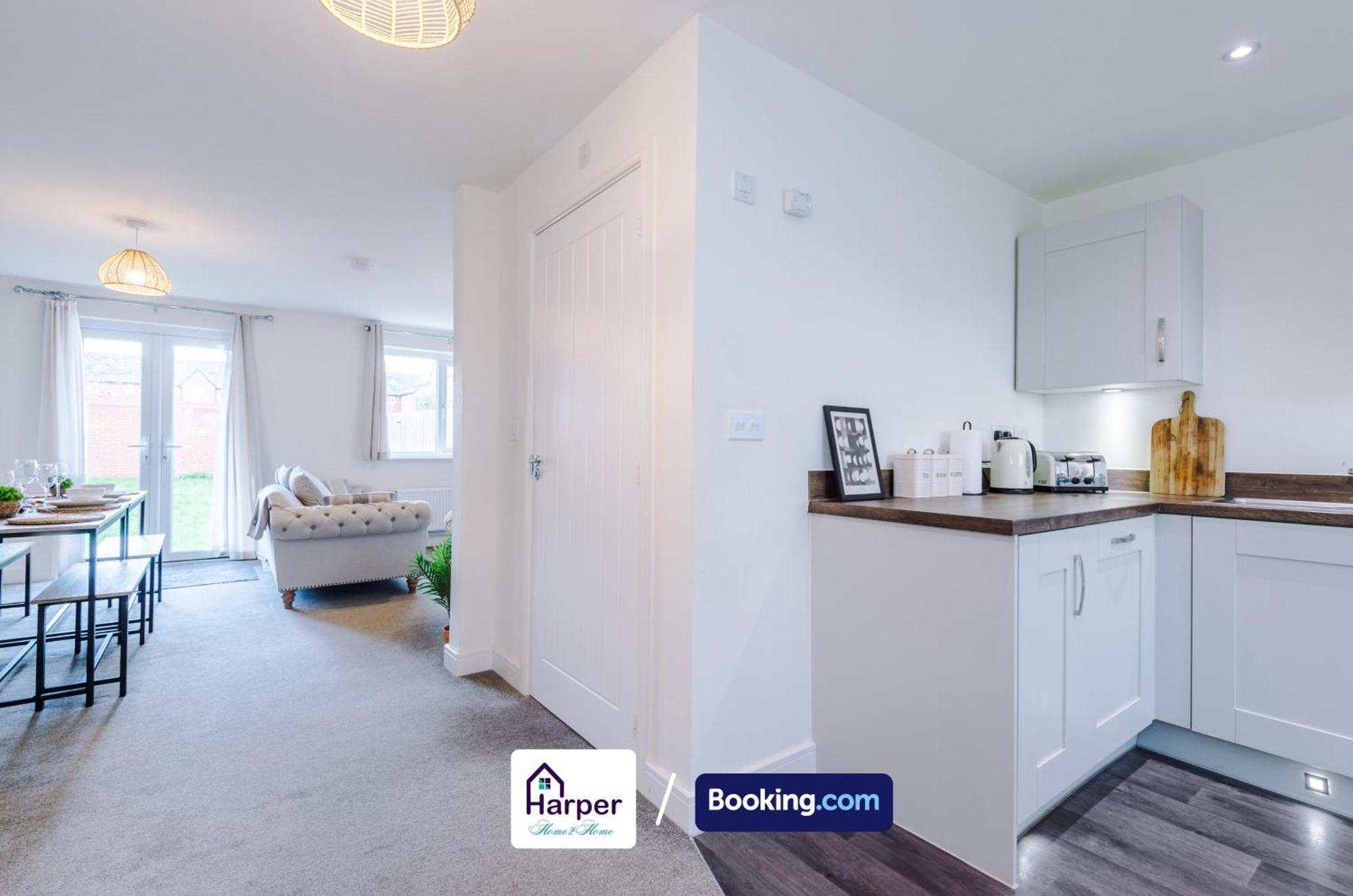 Prime Location 3 Storey By Harperletting Short Lets & Serviced Accommodation Chester With Driveway Long Or Short Stays Hough Green Экстерьер фото