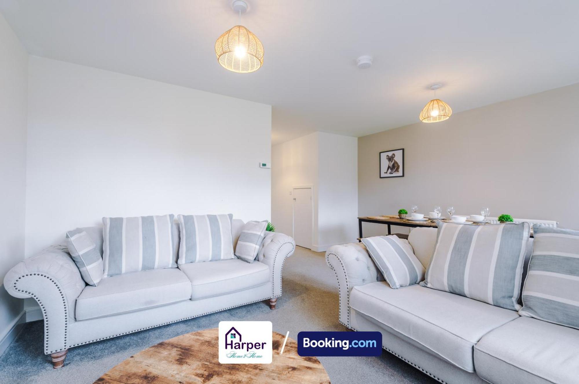 Prime Location 3 Storey By Harperletting Short Lets & Serviced Accommodation Chester With Driveway Long Or Short Stays Hough Green Экстерьер фото
