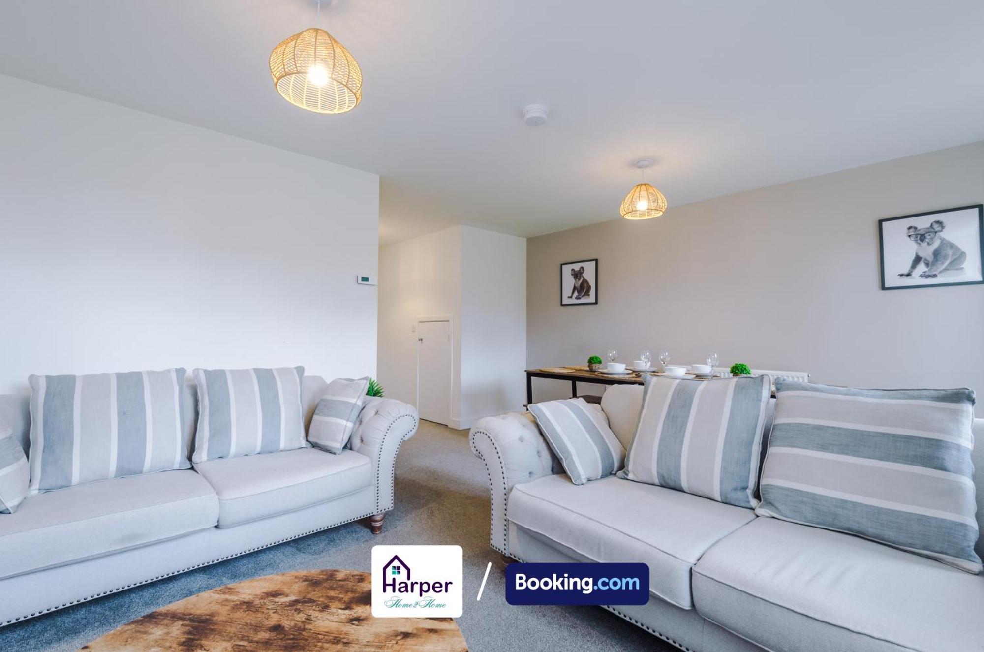 Prime Location 3 Storey By Harperletting Short Lets & Serviced Accommodation Chester With Driveway Long Or Short Stays Hough Green Экстерьер фото