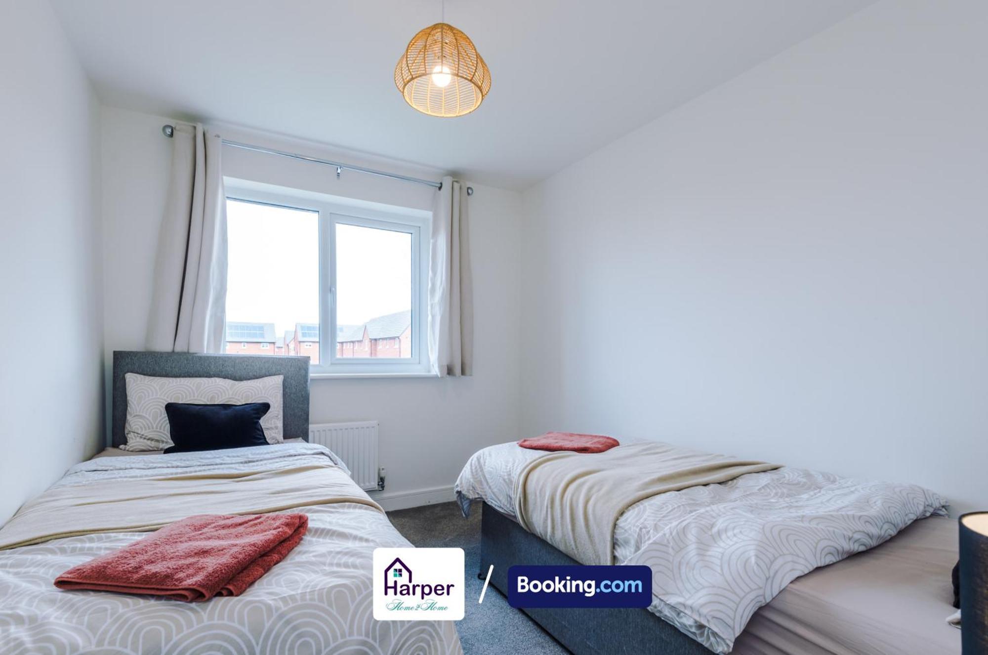 Prime Location 3 Storey By Harperletting Short Lets & Serviced Accommodation Chester With Driveway Long Or Short Stays Hough Green Экстерьер фото