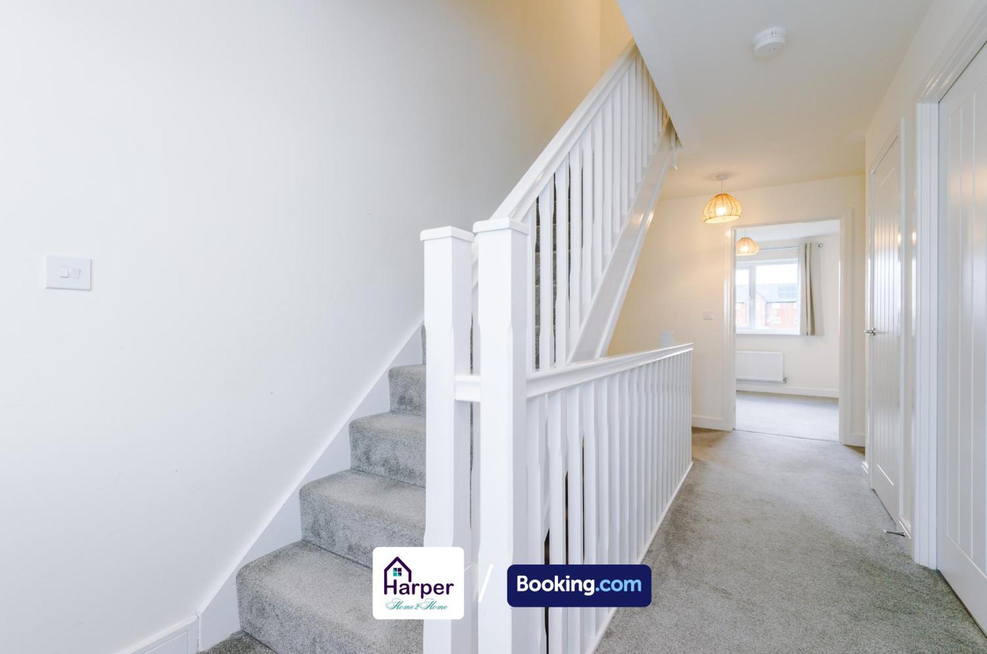 Prime Location 3 Storey By Harperletting Short Lets & Serviced Accommodation Chester With Driveway Long Or Short Stays Hough Green Экстерьер фото