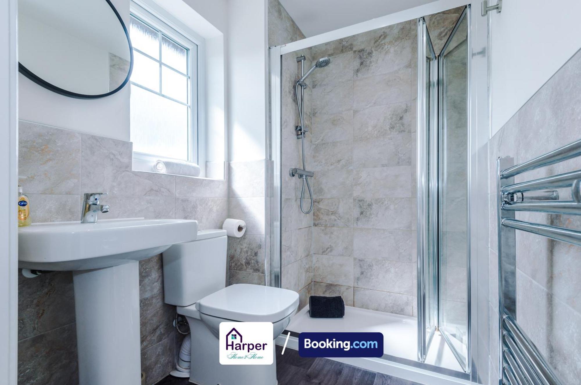 Prime Location 3 Storey By Harperletting Short Lets & Serviced Accommodation Chester With Driveway Long Or Short Stays Hough Green Экстерьер фото