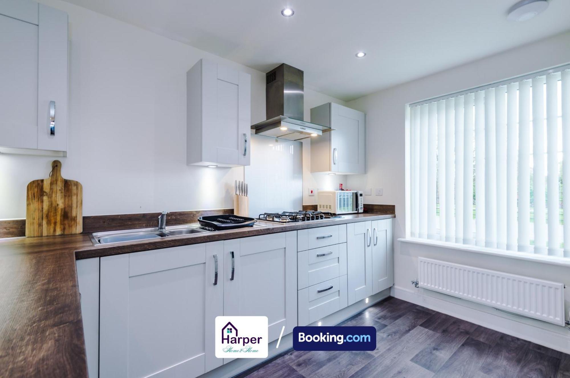 Prime Location 3 Storey By Harperletting Short Lets & Serviced Accommodation Chester With Driveway Long Or Short Stays Hough Green Экстерьер фото